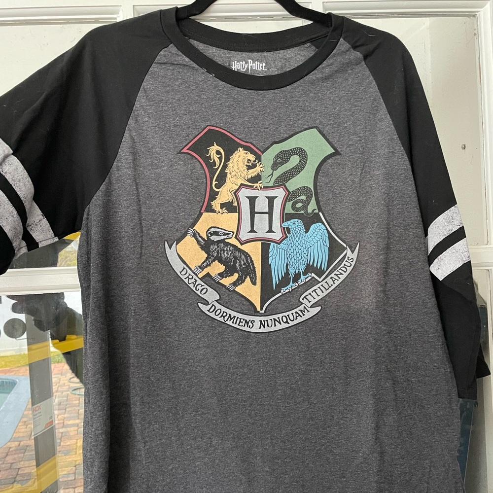 Harry Potter Hogwarts crest t-shirt